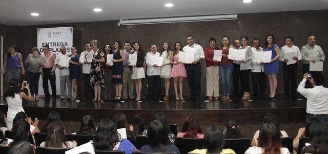 Suman más de cuatro mil plazas entregadas en Yucatán