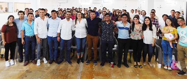 Llama Ceci Patrón a los jóvenes a “meterse” en la política