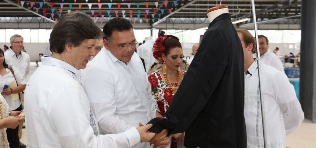 Inaugura Rolando Zapata la planta textil Alsico Promex en Valladolid