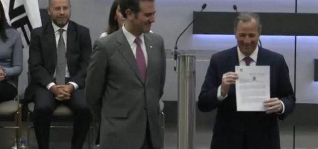 Registra Meade su candidatura presidencial ante el INE