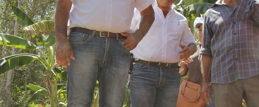 Juan José Canul recorre unidades productivas de Peto