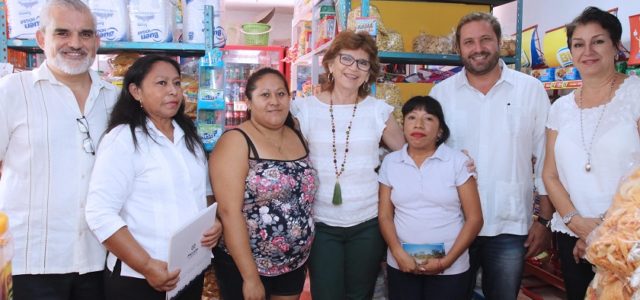 La alcaldesa visita a beneficiados del programa Micromer