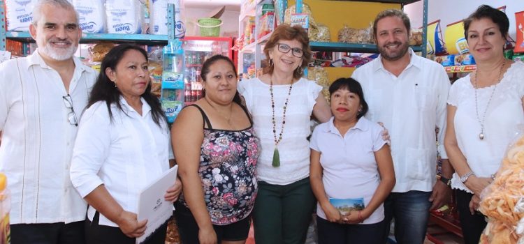 La alcaldesa visita a beneficiados del programa Micromer