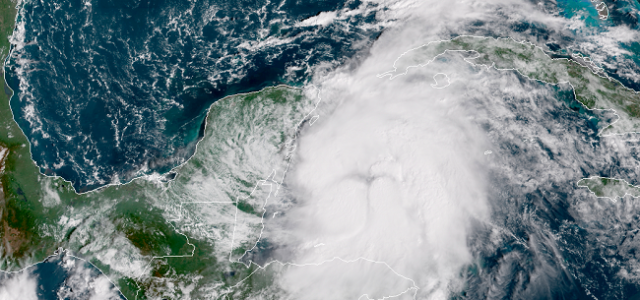 Depresión tropical 14 avanza hacia Quintana Roo