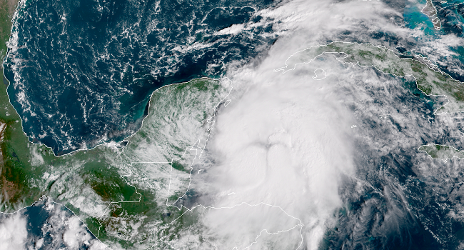 Depresión tropical 14 avanza hacia Quintana Roo