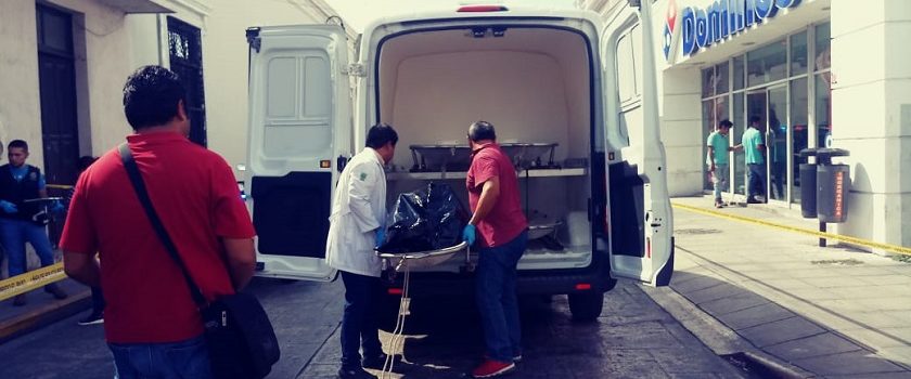 Falleció en la banqueta