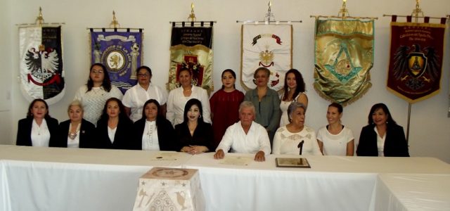Masones abren espacio a mujeres en México