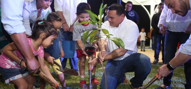 Inaugura Renán Barrera parque en el Fraccionamiento Misné