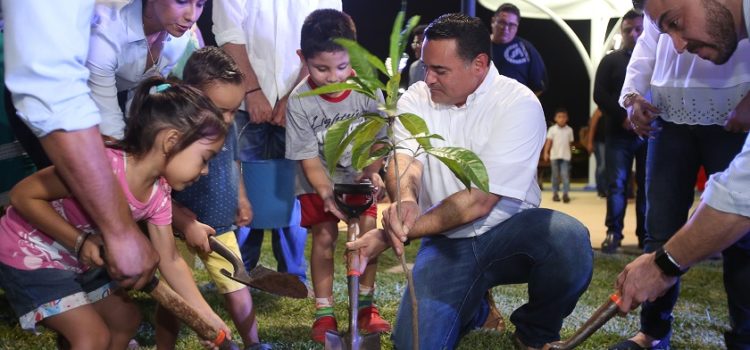 Inaugura Renán Barrera parque en el Fraccionamiento Misné