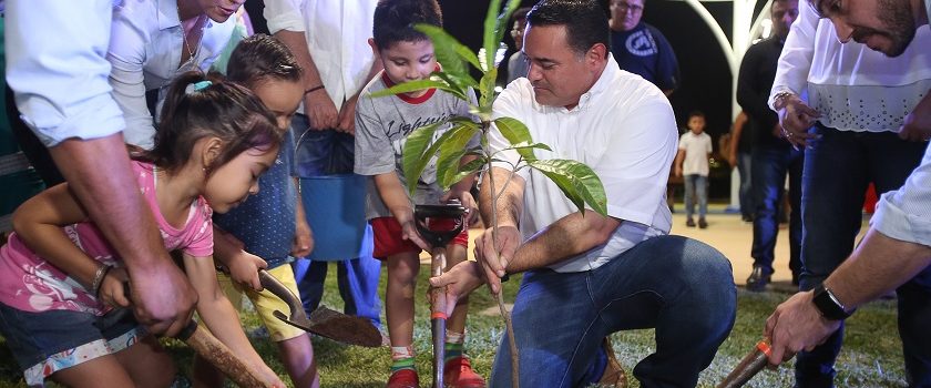 Inaugura Renán Barrera parque en el Fraccionamiento Misné