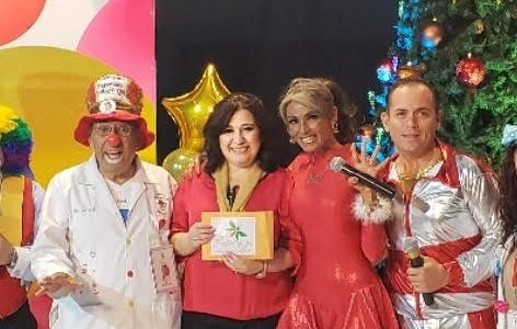 Entregan fondos a beneficio de Doctores del Humor