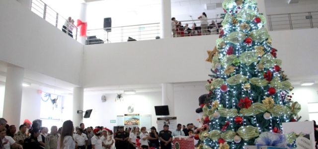 Espíritu navideño invade la SSP, con el encendido de su arbolito