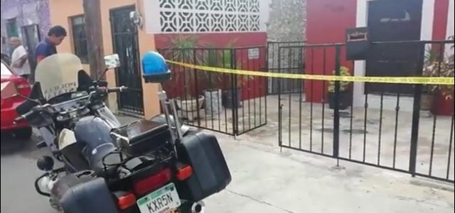 A plena luz del día, roban a punta de pistola en Mérida