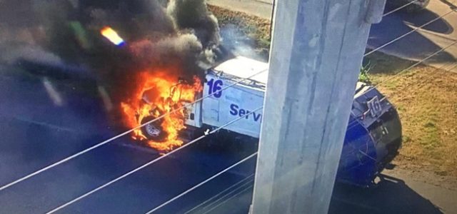 Se incendia camión de basura en el periférico