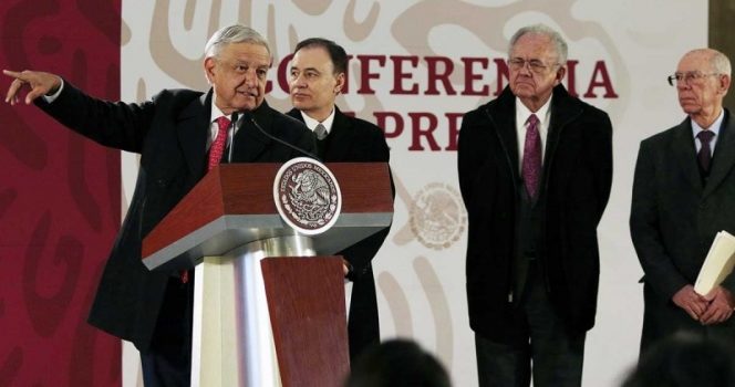 Exige AMLO a funcionarios hacer público los bienes