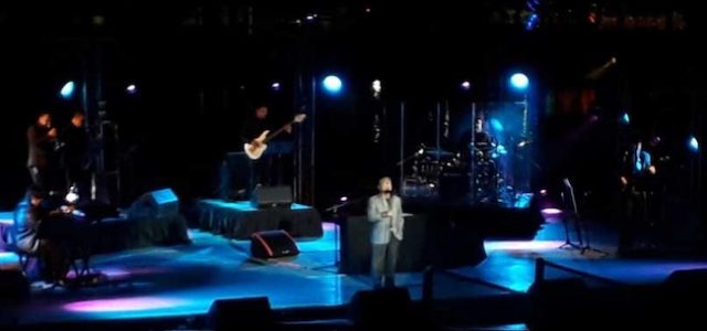 Armando Manzanero festeja a León