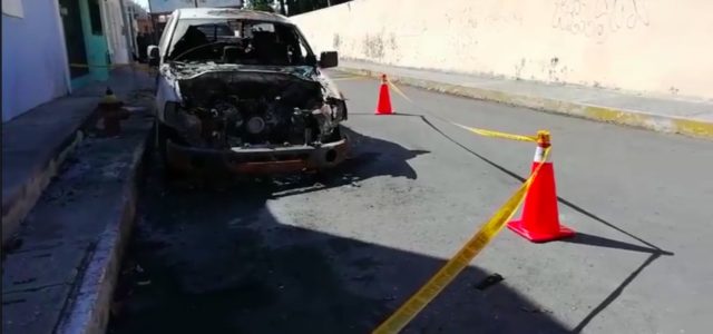 Misterioso incendio de dos automóviles en La Ermita