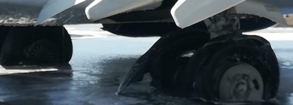Avión en Guadalajara es desalojado por incendio de neumático