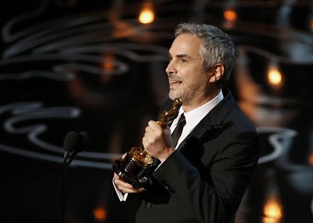 Cuarón de alza con su primer Oscar de la noche