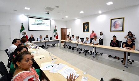 Diputados destacan la importancia del trabajador social