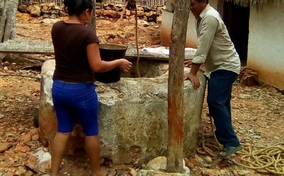 Menor se lanza a un pozo