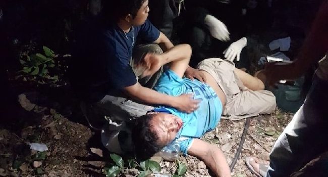 Ebrio cae un un árbol de Ramón y pide que lo dejen morir