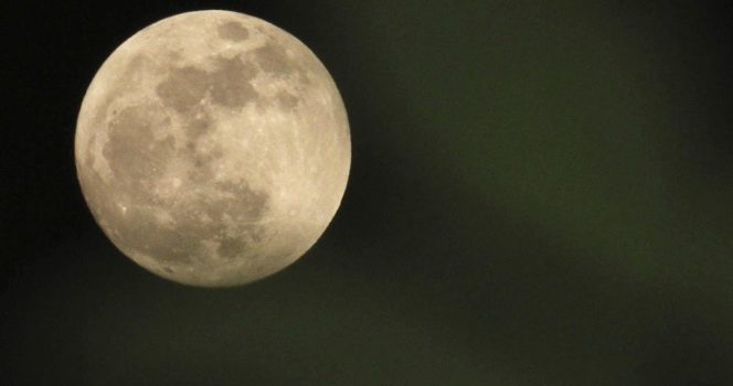NASA advierte de la necesidad de regresar a la Luna y quedarse