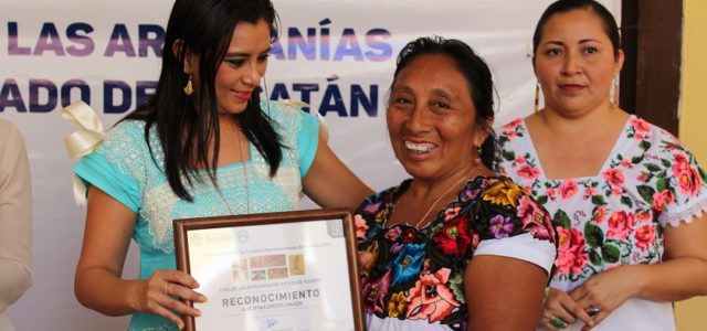 Otorgan 31 premios por dos concursos que convocó la CAEY