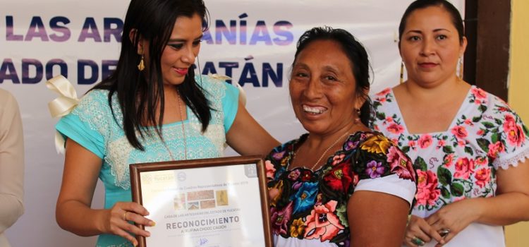 Otorgan 31 premios por dos concursos que convocó la CAEY