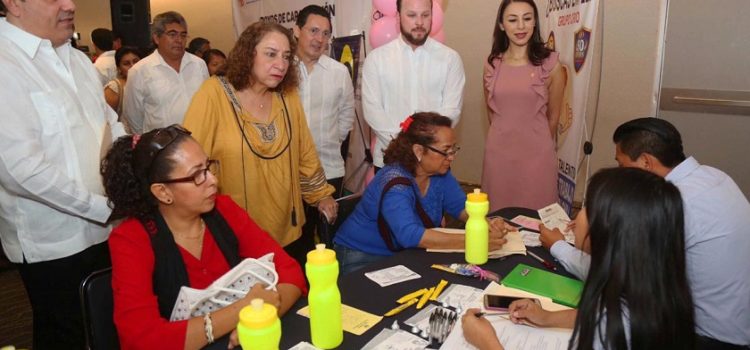 Fortalece Vila oportunidades laborales para las mujeres en Yucatán