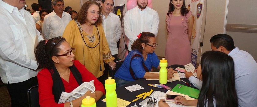 Fortalece Vila oportunidades laborales para las mujeres en Yucatán
