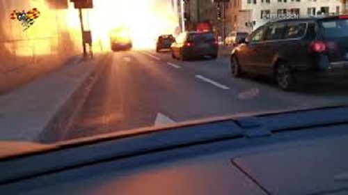 Captan impresionante explosión de una autobús en Suecia