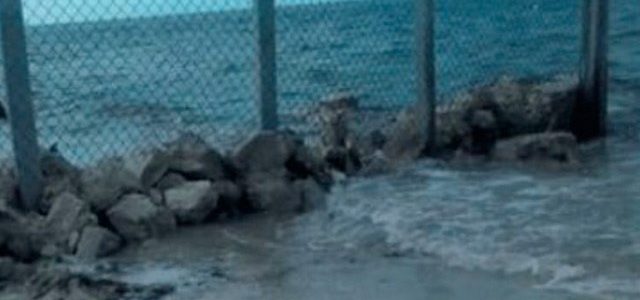 Estadounidense instala muro, quería prohibir el acceso a una playa de Yucatán