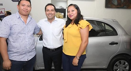 Vila entrega premios de sorteo de Japay