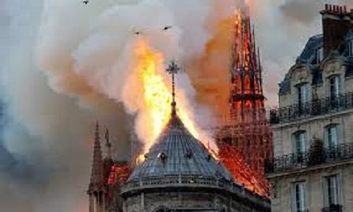 Catedral de Notre Dame de París se incendia