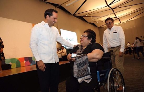 Reconoce trayectoria de más de 500 maestros