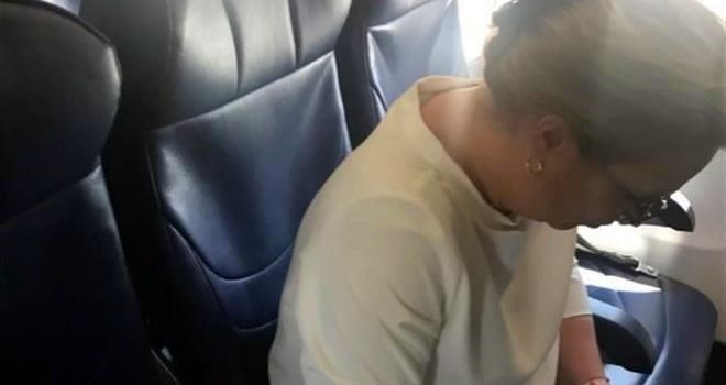 Renuncia titular de Semarnat por retrasar vuelo