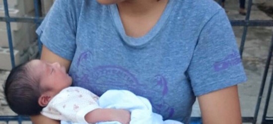 Abandonan a bebé en el monte