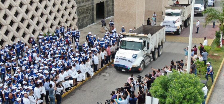 Mauricio Vila da el banderazo de inicio a la campaña de descacharrización 2019 en Mérida