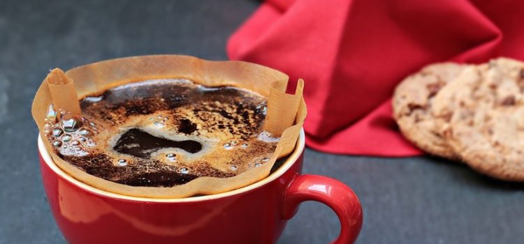Un niño sufre una rara enfermedad y lo curan con dos tazas de café al día