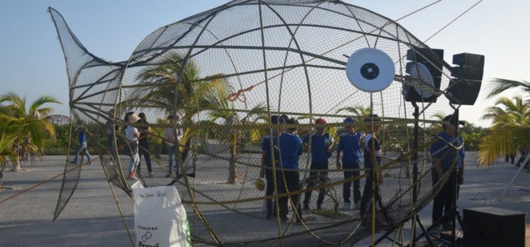 El Playón de Progreso estrena contenedores en forma de pez para recolectar plástico y envases pet