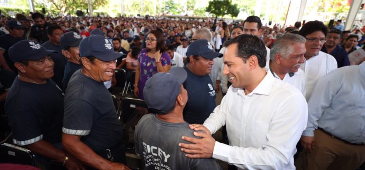 Trabajadores del Gobierno del Estado, pieza fundamental para transformar a Yucatán: Mauricio Vila