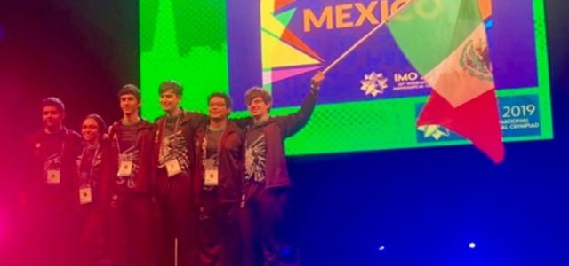 Jóvenes que apoyó Guillermo del Toro ganan medallas en Olimpiada de Matemáticas