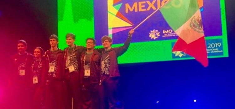 Jóvenes que apoyó Guillermo del Toro ganan medallas en Olimpiada de Matemáticas