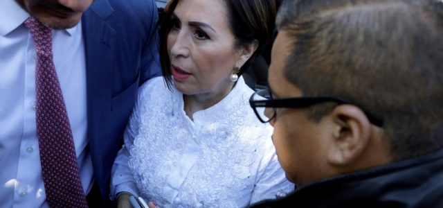 Juez vincula a proceso a Rosario Robles; permanecerá en penal de Santa Martha