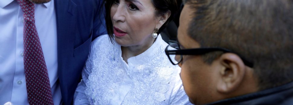 Juez vincula a proceso a Rosario Robles; permanecerá en penal de Santa Martha