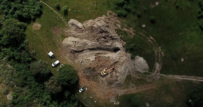 El pozo donde aparecieron 119 bolsas con restos humanos que revela el horror de la guerra contra el narco en Jalisco