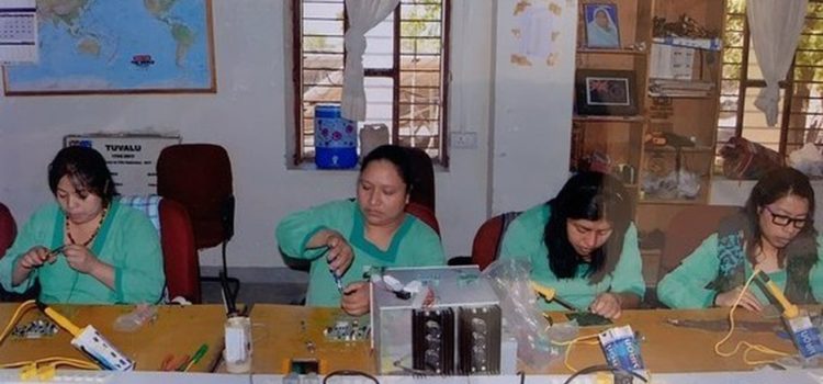 Cuatro mujeres indígenas de los Altos de Chiapas se gradúan como ingenieras en la India