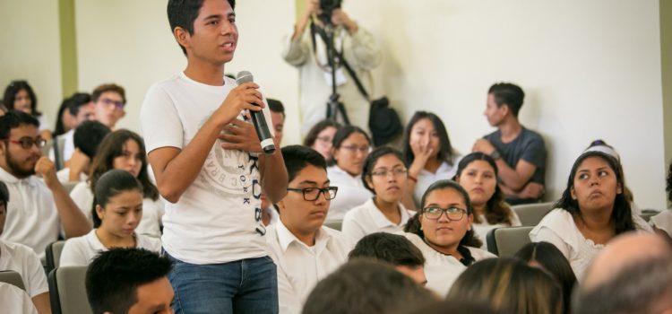 Laureados con el Nobel de la Paz se reúnen con estudiantes de preparatorias yucatecas