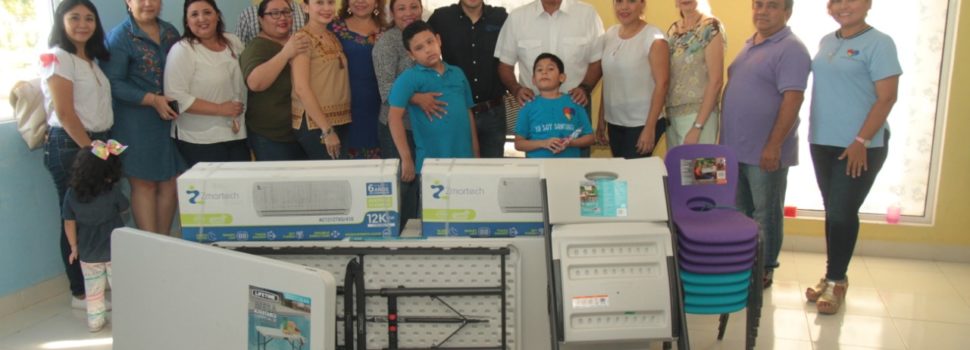 Entregan nuevo mobiliario a escuelita para niños con autismo y problemas de lenguaje